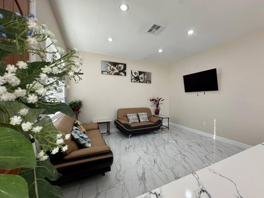 Villa New Renovated House In Little Saigon Midway City Exterior foto